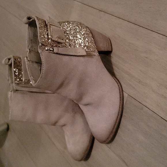 Gianni Bini Shoes - Gianni Bini gorgeous tan and gold sparkle boots! Size 8.5.